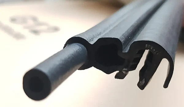 Cheder etansare usi auto